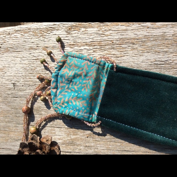 Hand sewn and beaded decorative mini purse. - Picture 5 of 7